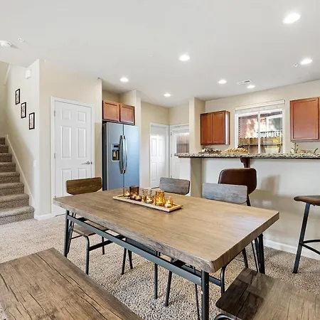 High End Midtown Home With Fireplace And Ensuite Baths Reno Exterior photo