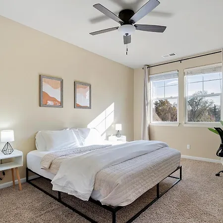 High End Midtown Home With Fireplace And Ensuite Baths Reno Exterior photo