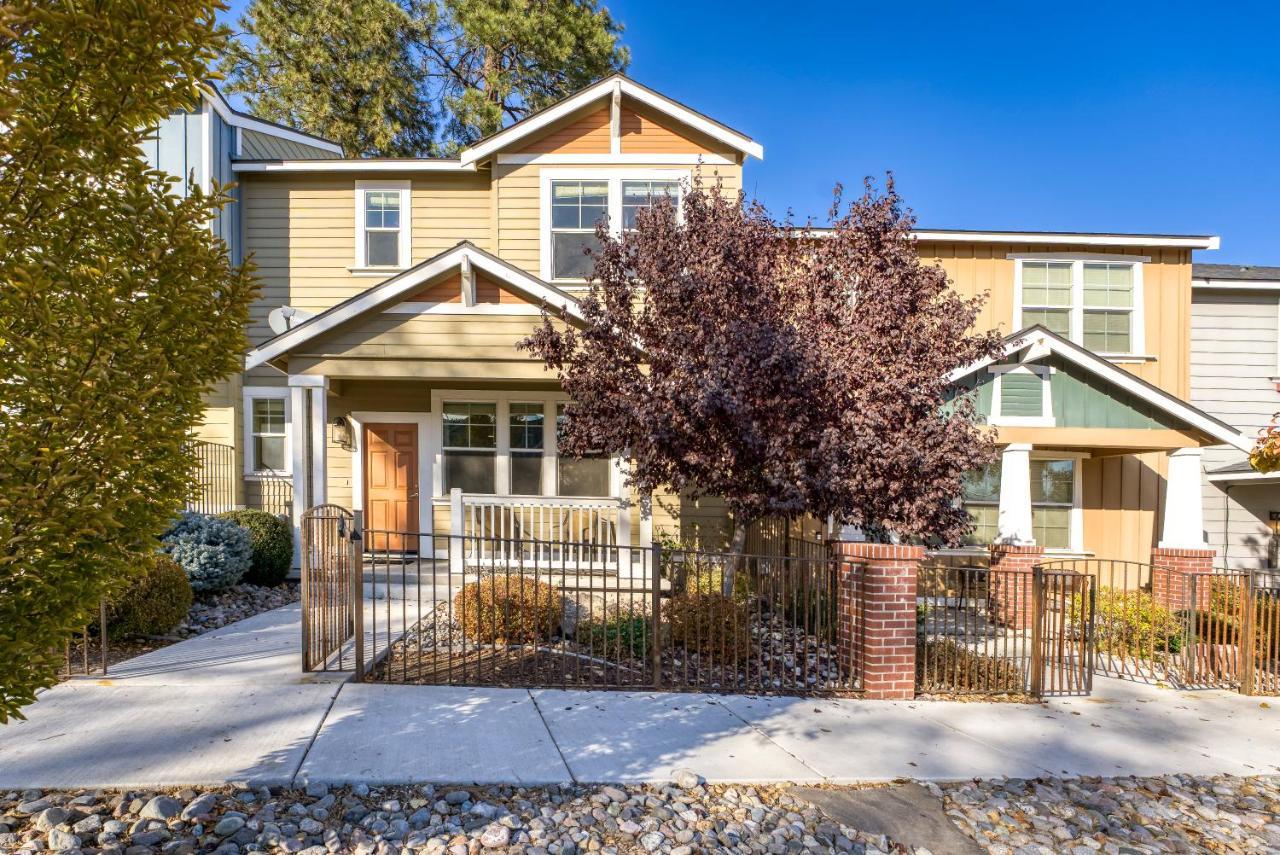 High End Midtown With Fireplace And Ensuite Baths Apartment Reno
