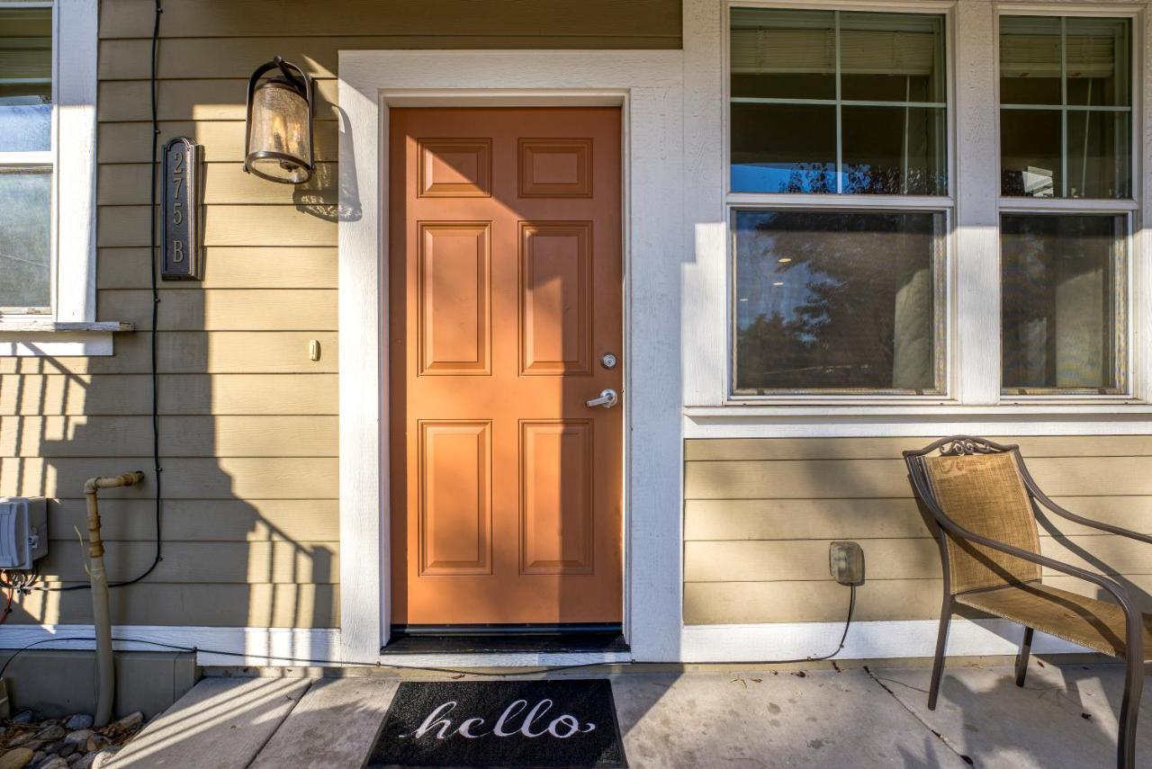 High End Midtown With Fireplace And Ensuite Baths