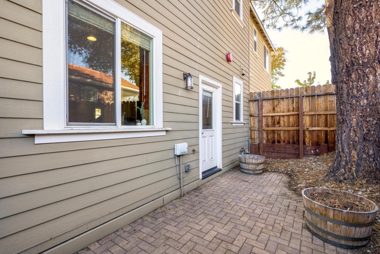 High End Midtown With Fireplace And Ensuite Baths
