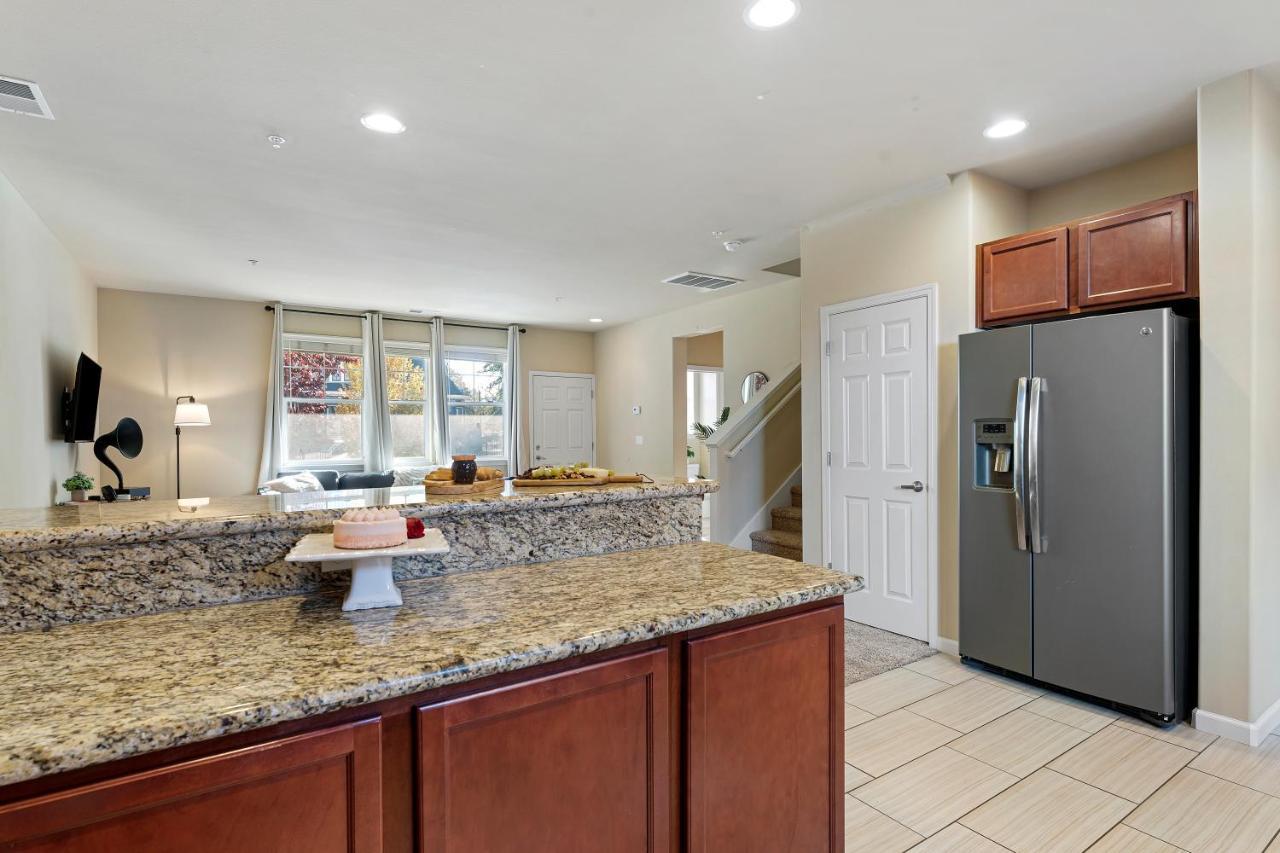 Apartment High End Midtown With Fireplace And Ensuite Baths