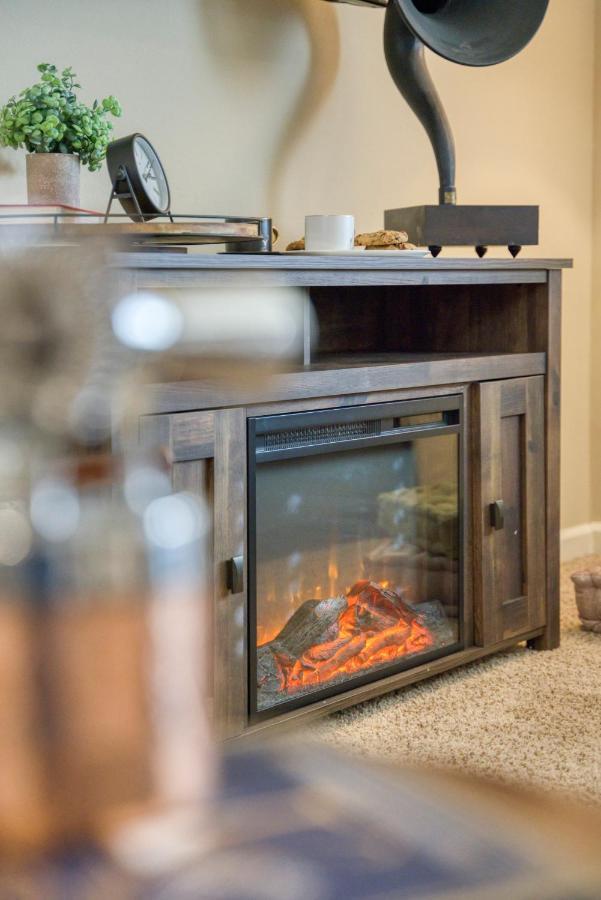 Apartment High End Midtown With Fireplace And Ensuite Baths Reno