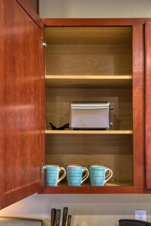 High End Midtown With Fireplace And Ensuite Baths Apartment *