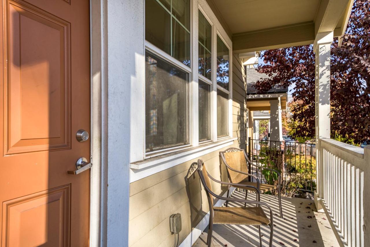 High End Midtown With Fireplace And Ensuite Baths Apartment *